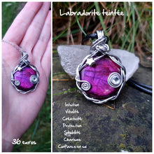 Charger l'image dans la galerie, Pendentif de protection pour les hypersensibles, en labradorite teintée
