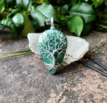 Charger l'image dans la galerie, Pendentif confiance et succès en Aventurine verte