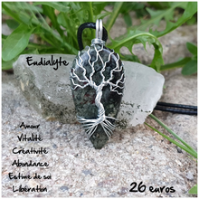 Charger l'image dans la galerie, Pendentif amour et abondance en Eudialyte