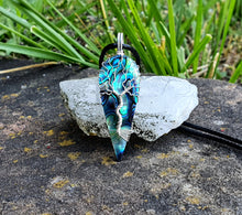 Charger l'image dans la galerie, Pendentif élégance et magnétisme en Abalone