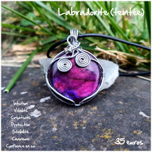 Charger l&#39;image dans la galerie, Pendentif de protection pour les hypersensibles, en labradorite teintée
