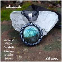 Charger l&#39;image dans la galerie, Pendentif protection de l&#39;empathe en labradorite
