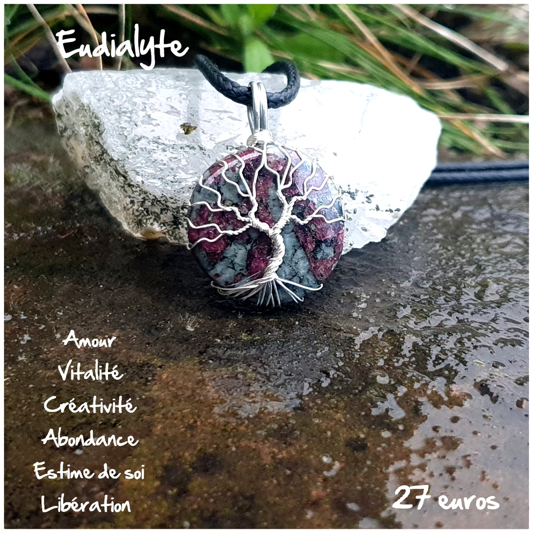 Pendentif amour et abondance en Eudialyte