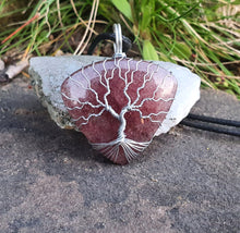 Charger l&#39;image dans la galerie, Pendentif amour et bien-être en Quartz fraise
