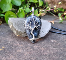 Charger l&#39;image dans la galerie, Pendentif protection et ancrage en Larvikite
